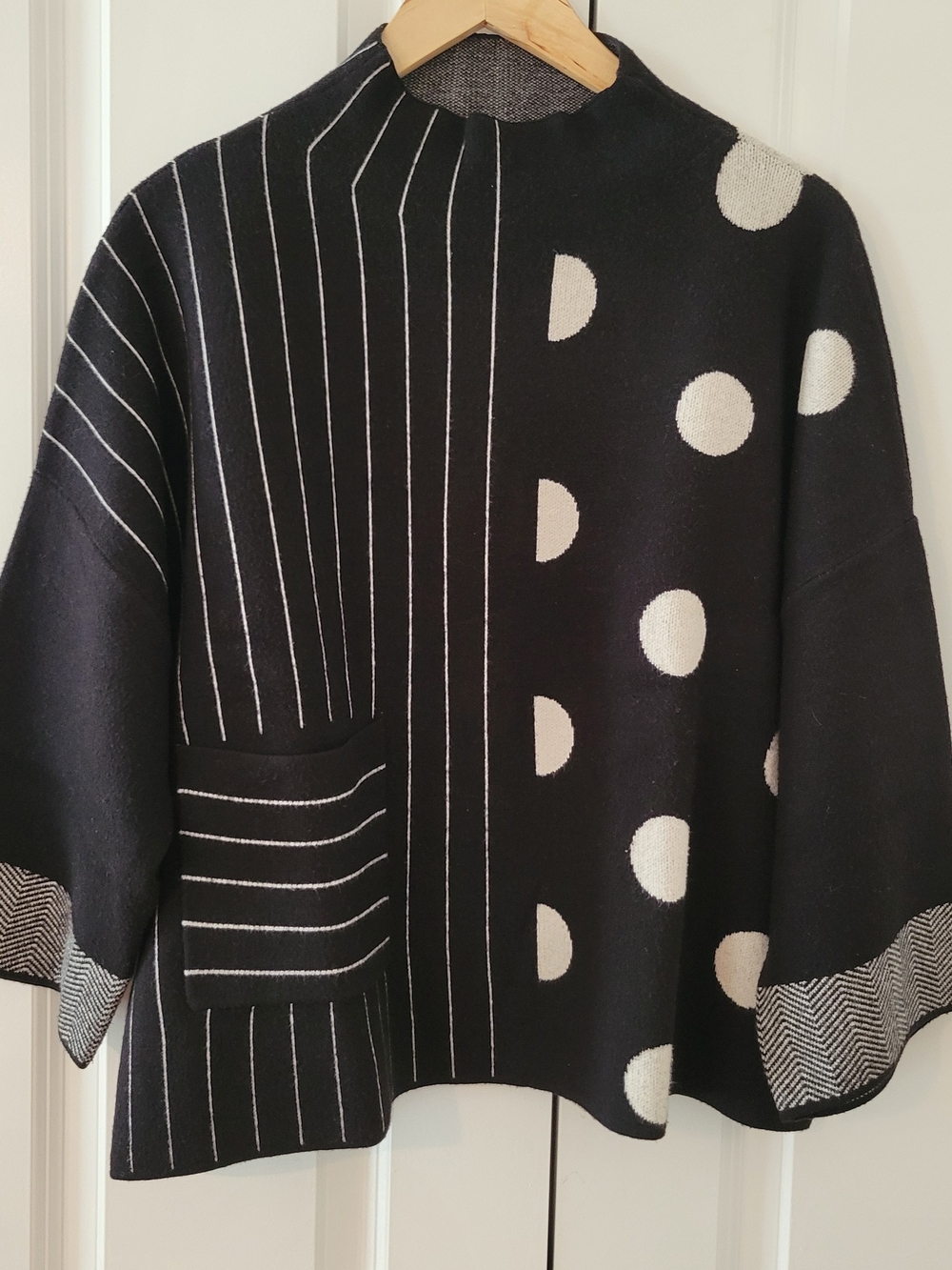 Gabby Isabella Black and White Geometric Mixed-Pattern Mock Turtleneck Sweater